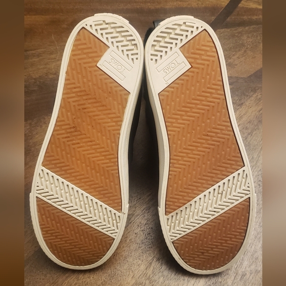 Tom's Alpine Round Toe Stylish Black Winter Boots Size 6 - Picture 15 of 15